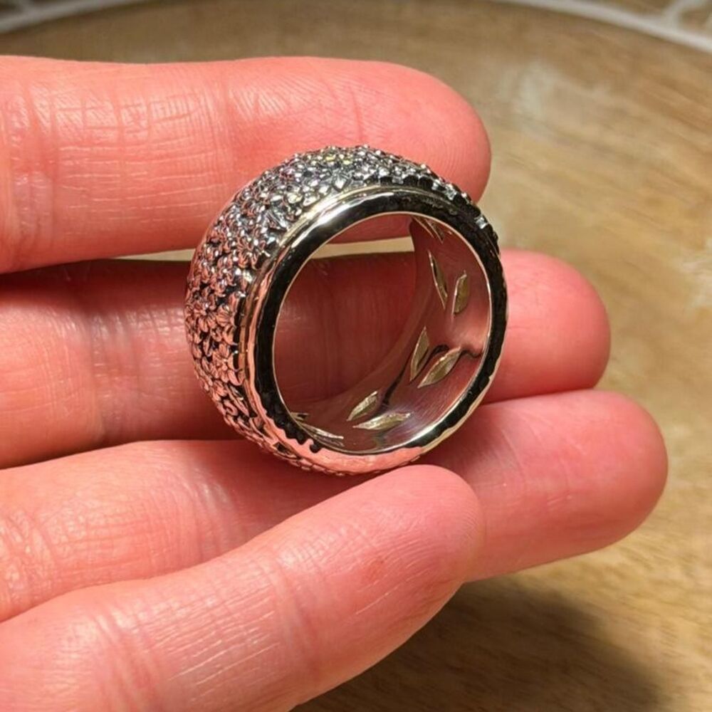 JAI by John Hardy Sterling Silver Artisan Floral Textured Spinner Ring - Picture 7 of 8